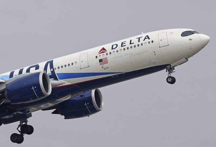 Delta aircraft taking off